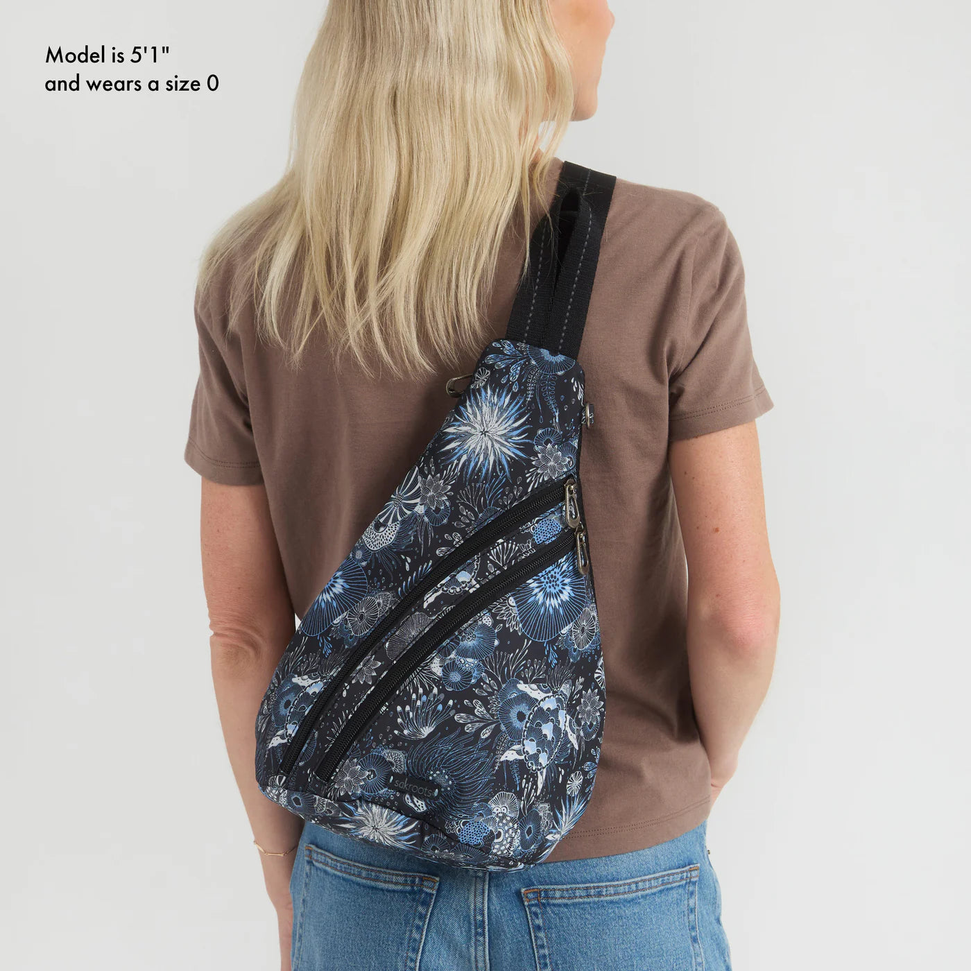 sakroots スリングバッグパックmini MDNGHT SEA