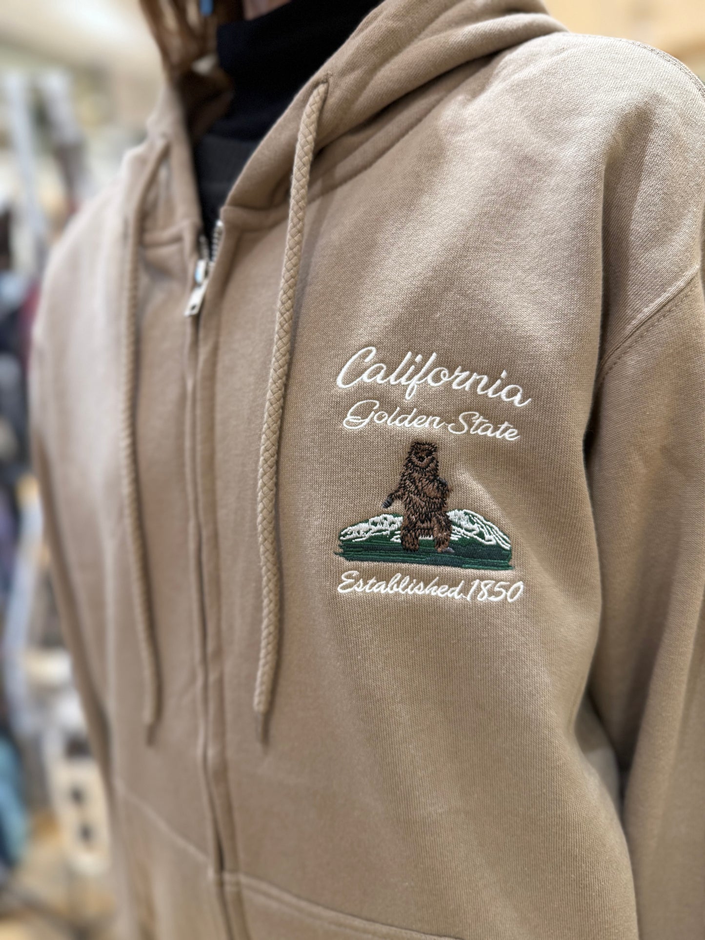 カリフォルニア刺繍 ゆったりジップアップフーディー