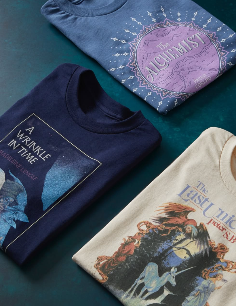 OUT OF PRINT 五次元世界のぼうけん A Wrinkle in Time レディースVネックTシャツ