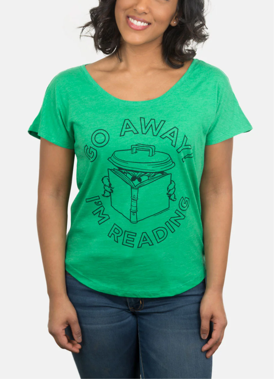 OUT OF PRINT セサミストリート Oscar the Grouch Go Away I'm ReadingリラックスフィットTシャツ