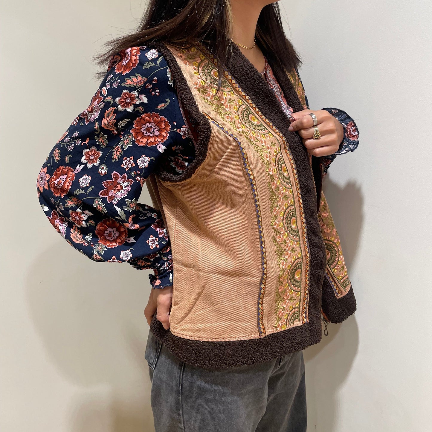 【SALE】POL 刺繍ボア付きベスト 50%オフ
