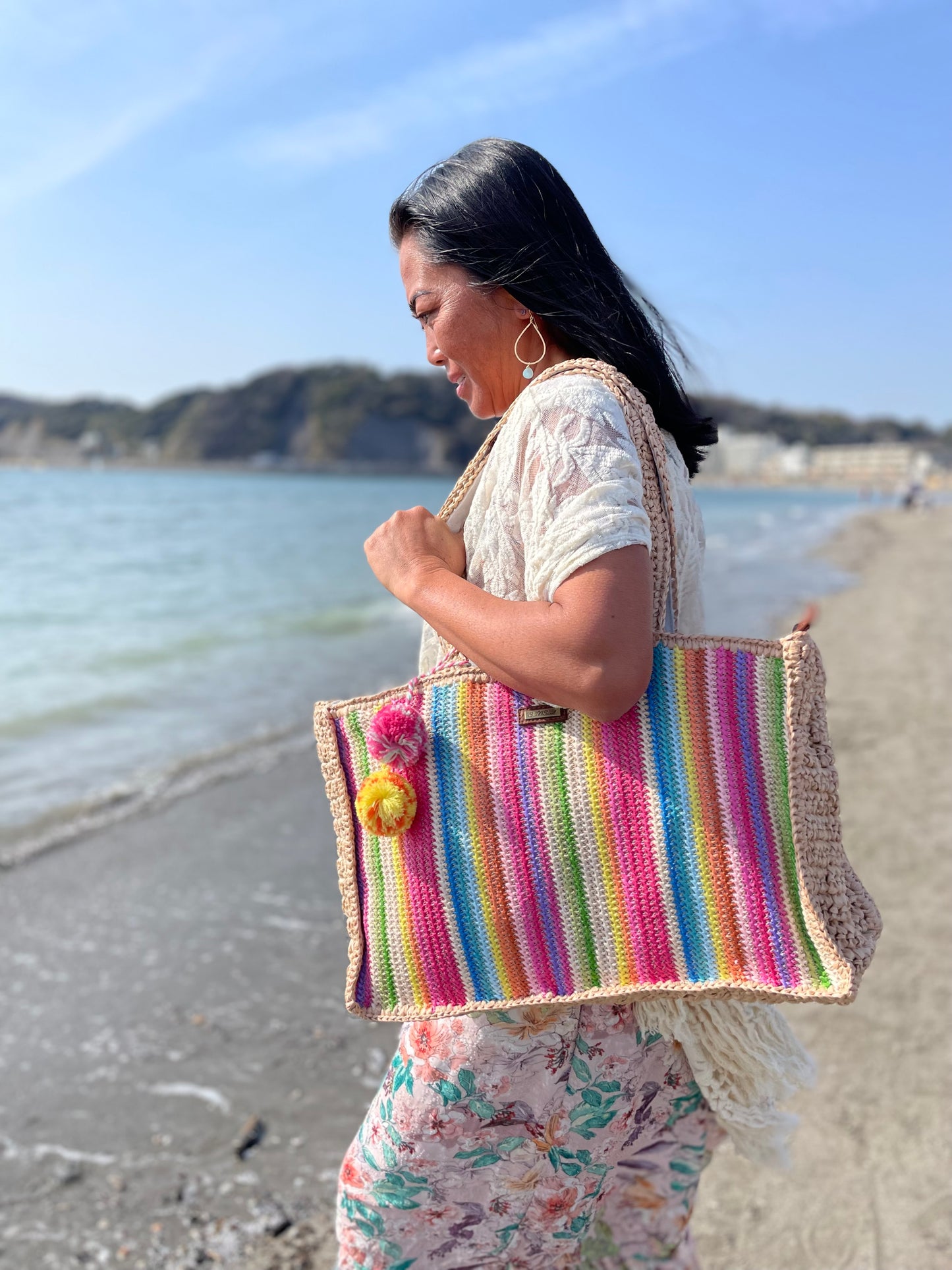 ポンポン付きストライプカゴトートバッグ