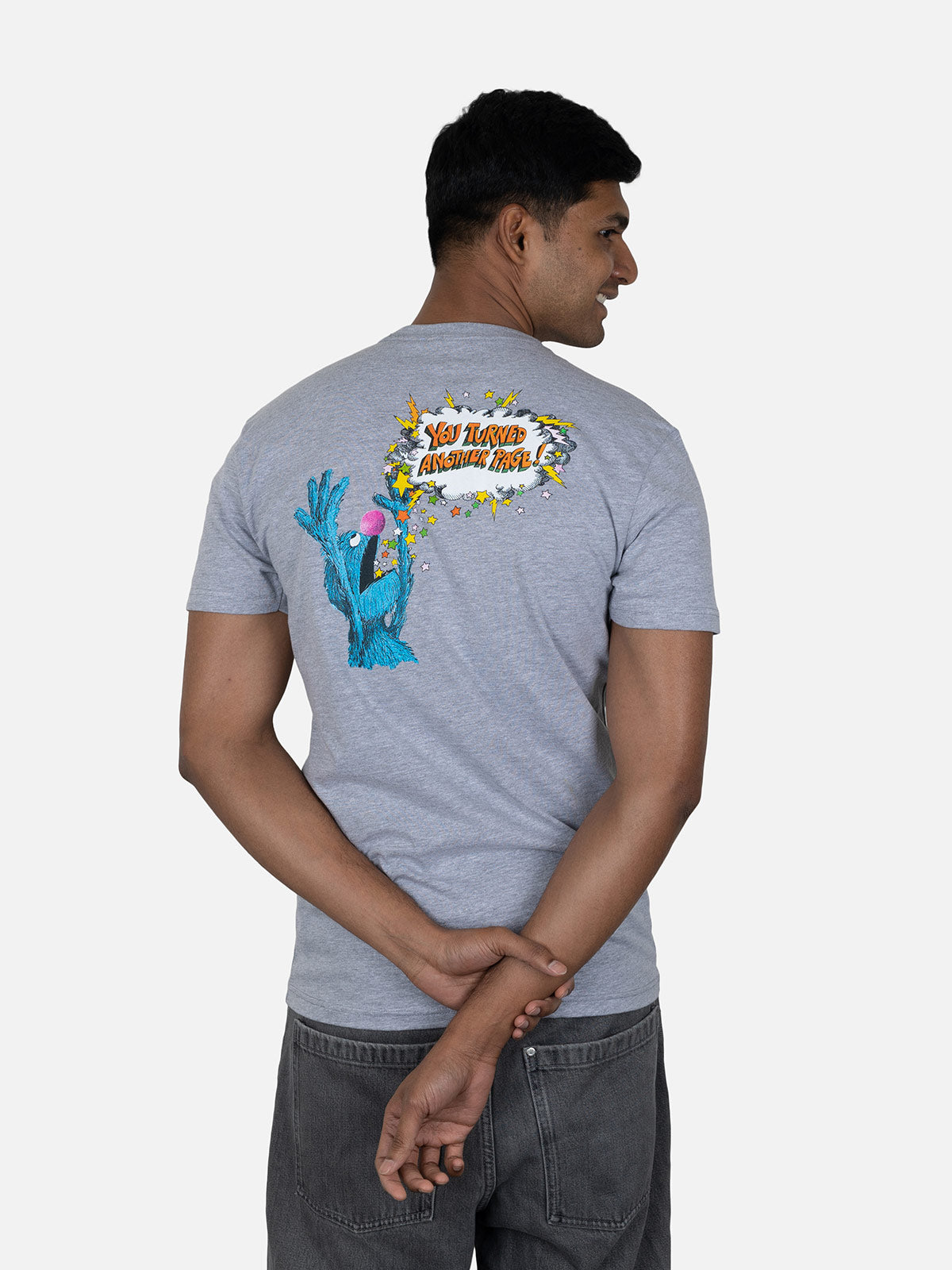 OUT OF PRINTセサミストリートGrover - The Monster at the End of This Book ユニセックスTシャツ