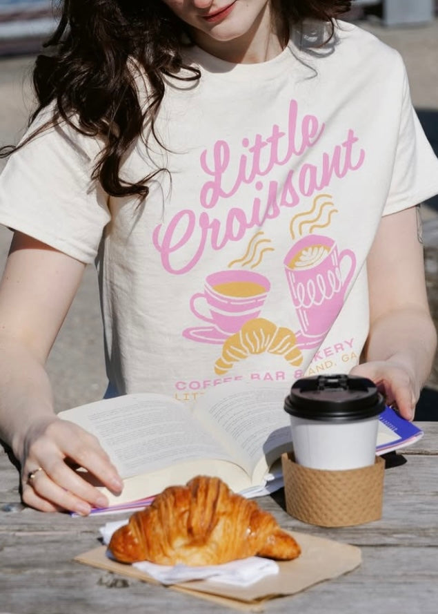 OUT OF PRINT【Emily Henry】 Little Croissant ユニセックスTシャツ