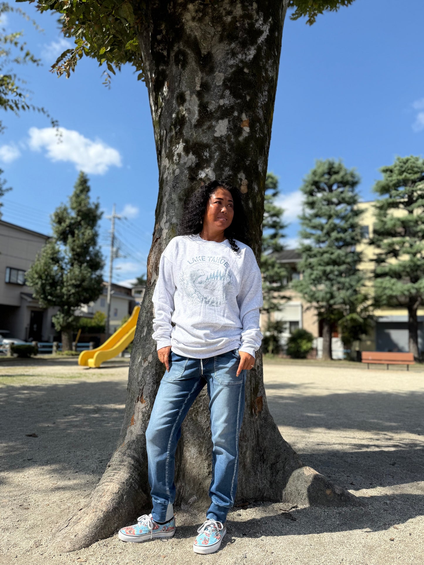 レイクタホグラフィックスウェットシャツ