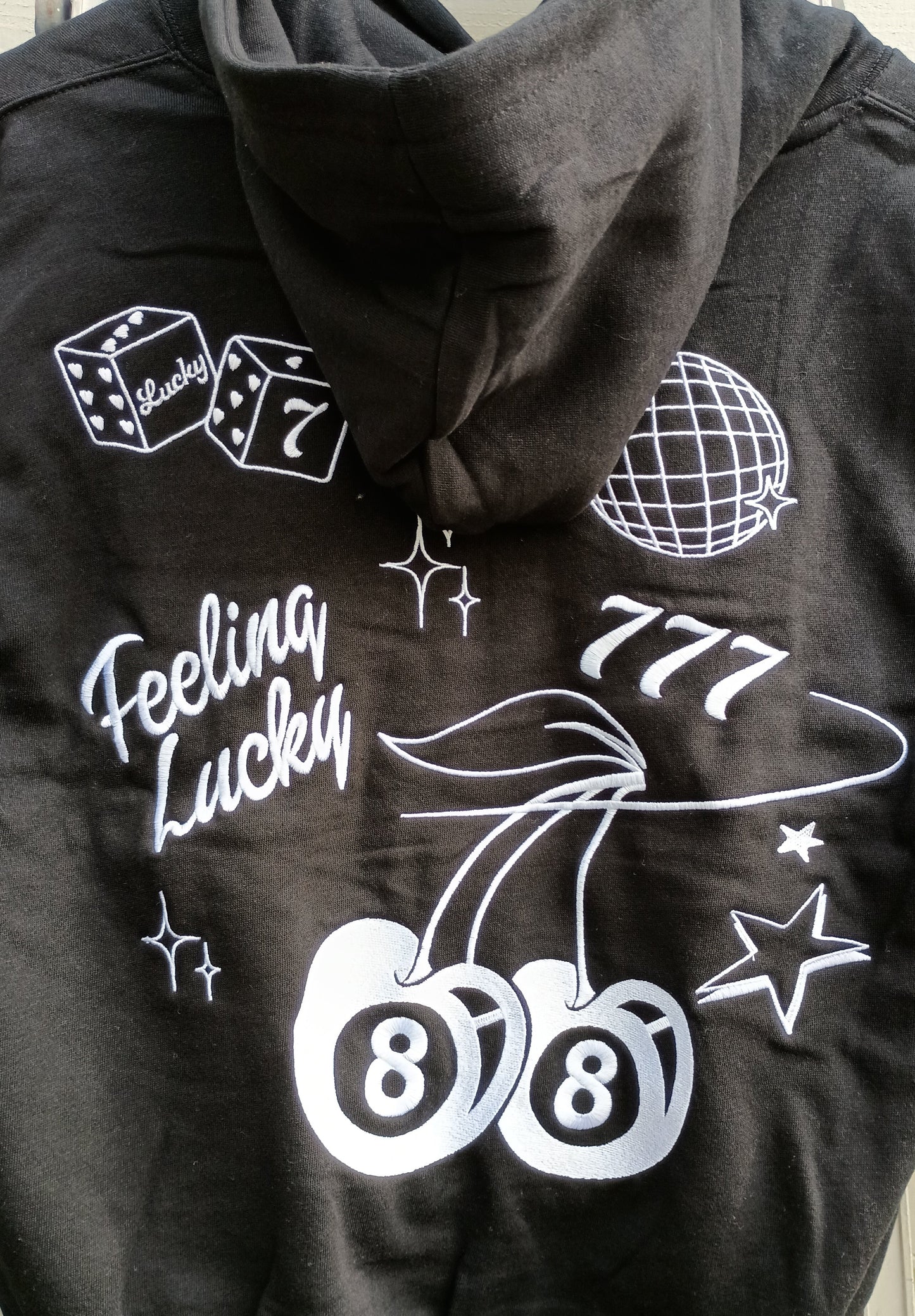 Feeling Lucky バック刺繍 チェリーモチーフ フード付スウェット