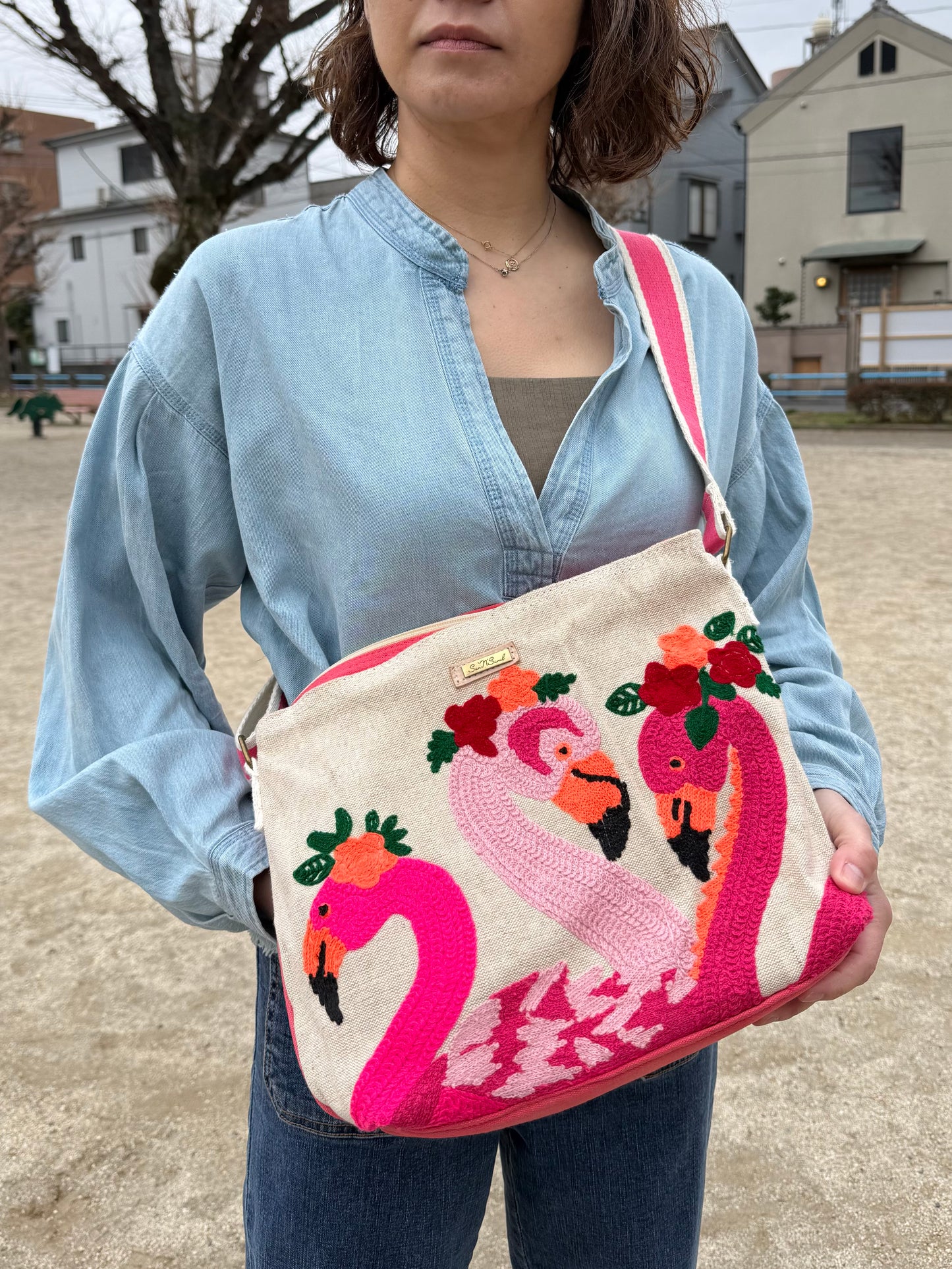 SunNSand フローラルフラミンゴショルダーバッグ