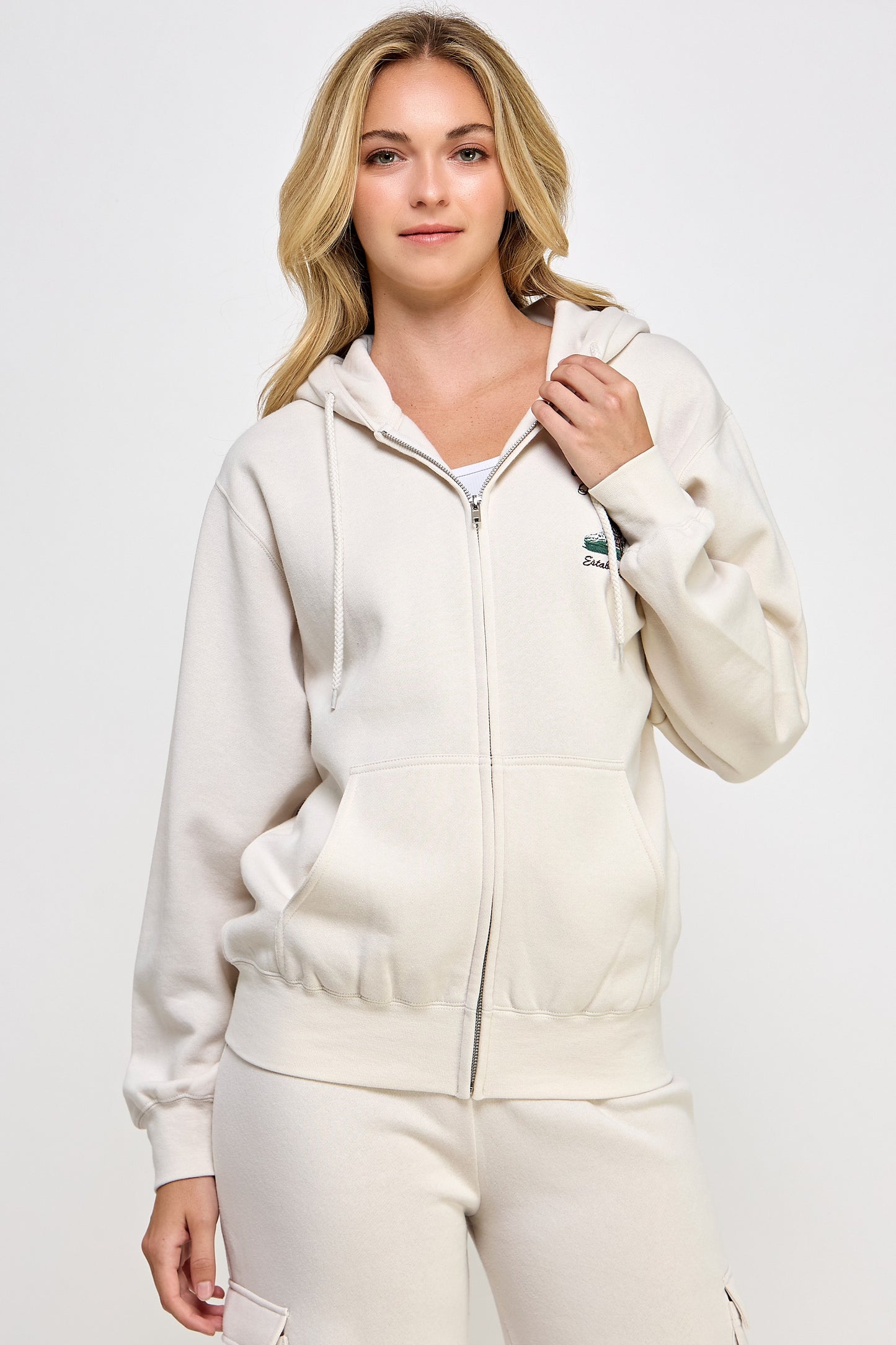 カリフォルニア刺繍 ゆったりジップアップフーディー