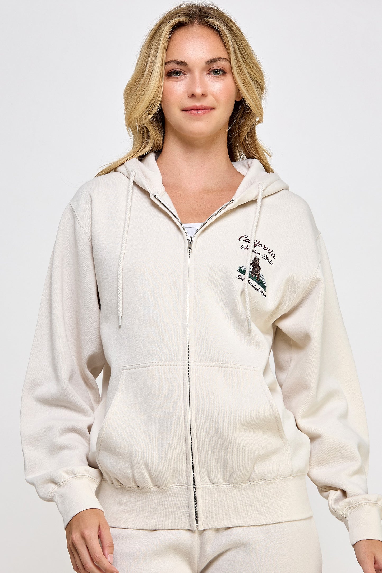 カリフォルニア刺繍 ゆったりジップアップフーディー