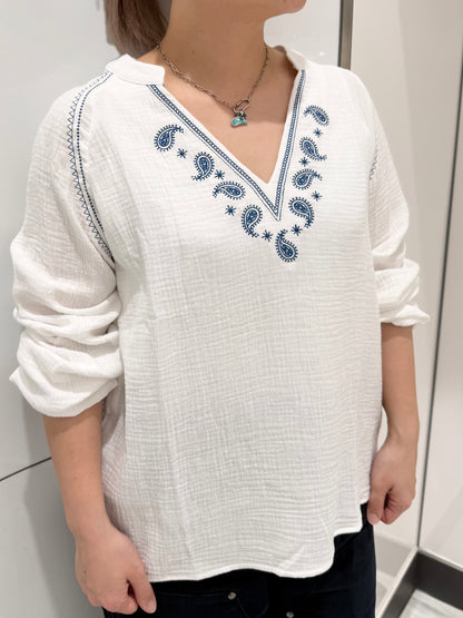 ピーサント Ｖネック刺繍トップス MCCOLIN
