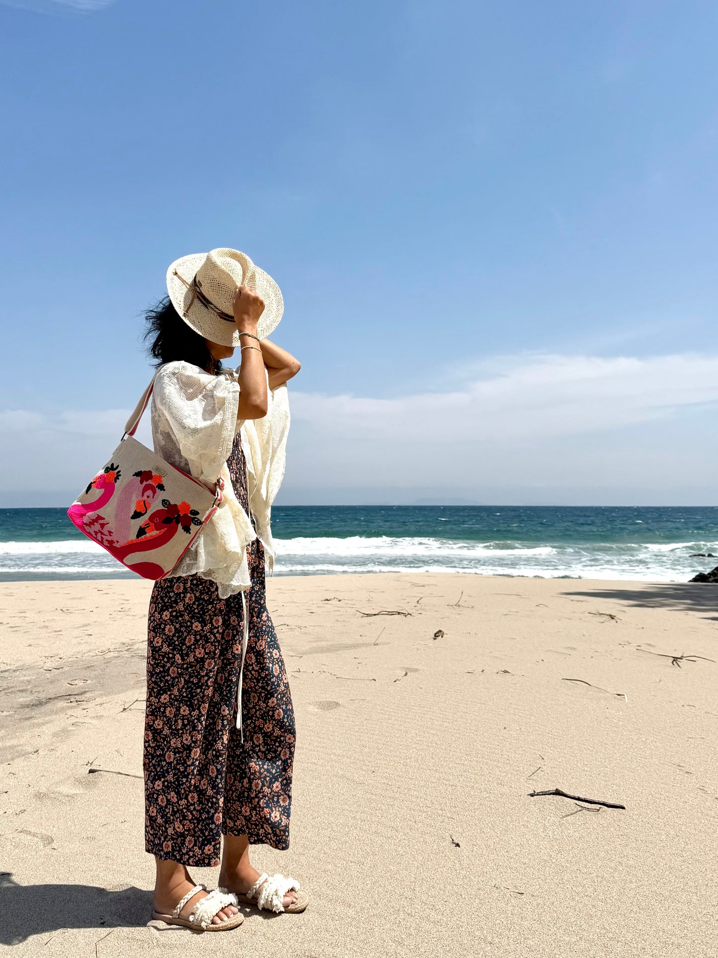 SunNSand フローラルフラミンゴショルダーバッグ