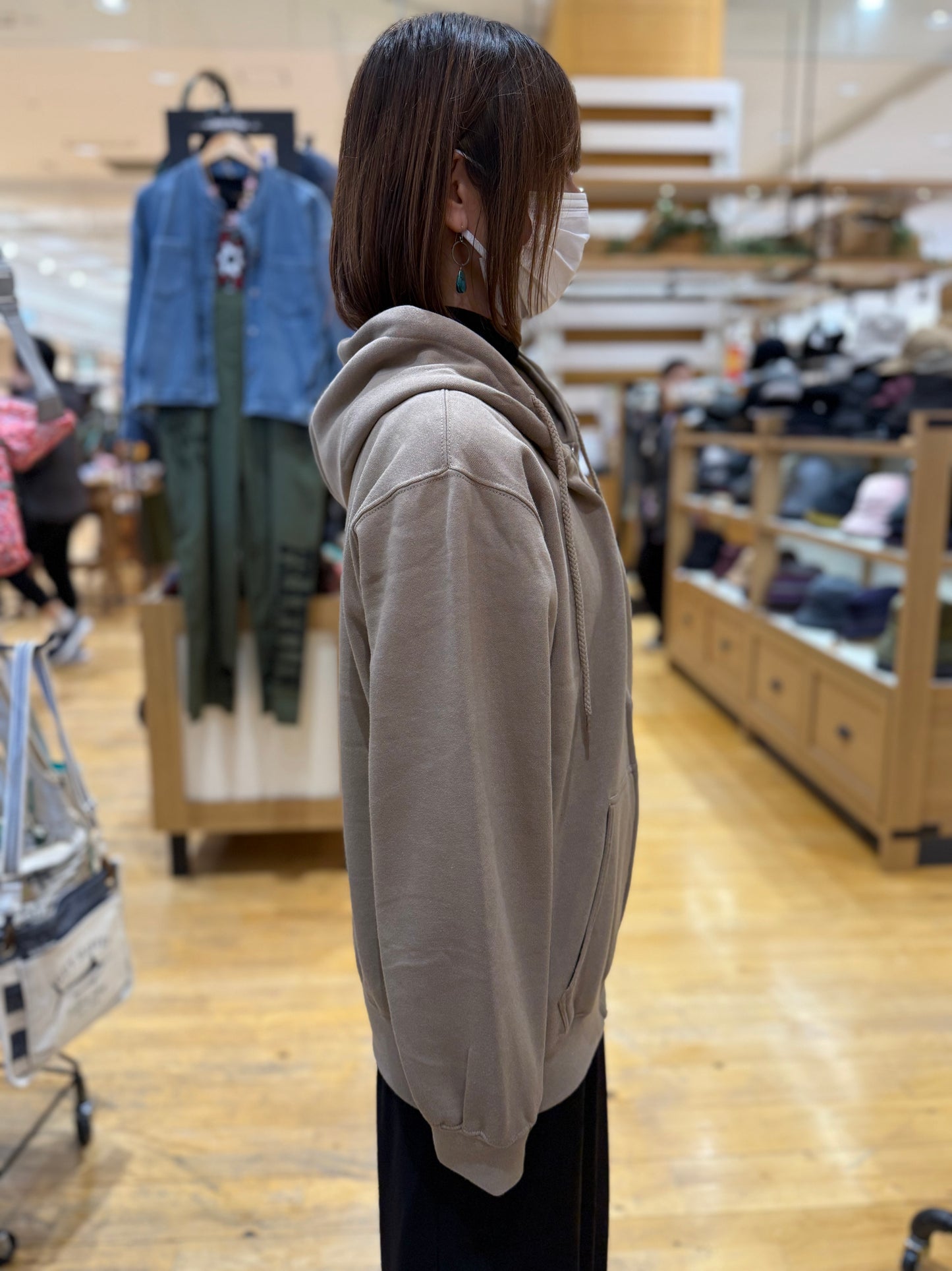 カリフォルニア刺繍 ゆったりジップアップフーディー