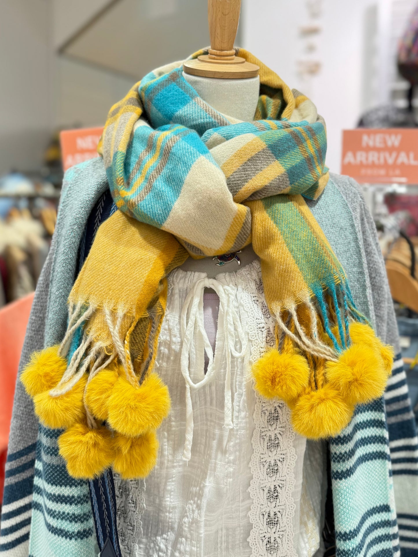 チェックストール　ポンポン付き　大判