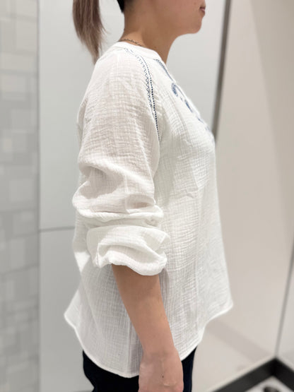 ピーサント Ｖネック刺繍トップス MCCOLIN