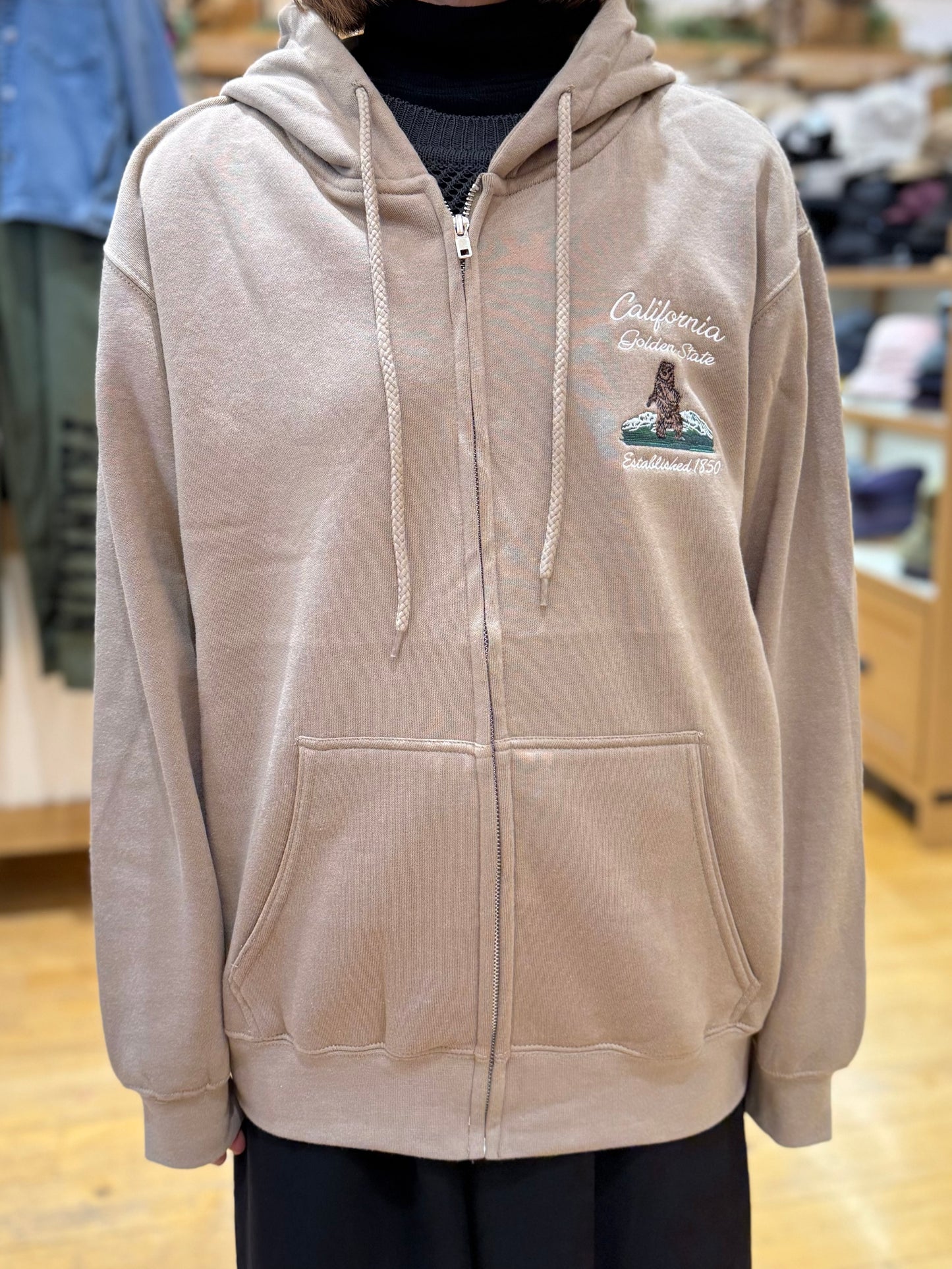 カリフォルニア刺繍 ゆったりジップアップフーディー