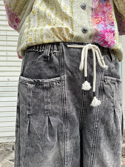 ウォッシュドグレーデニム バレルレッグパンツ