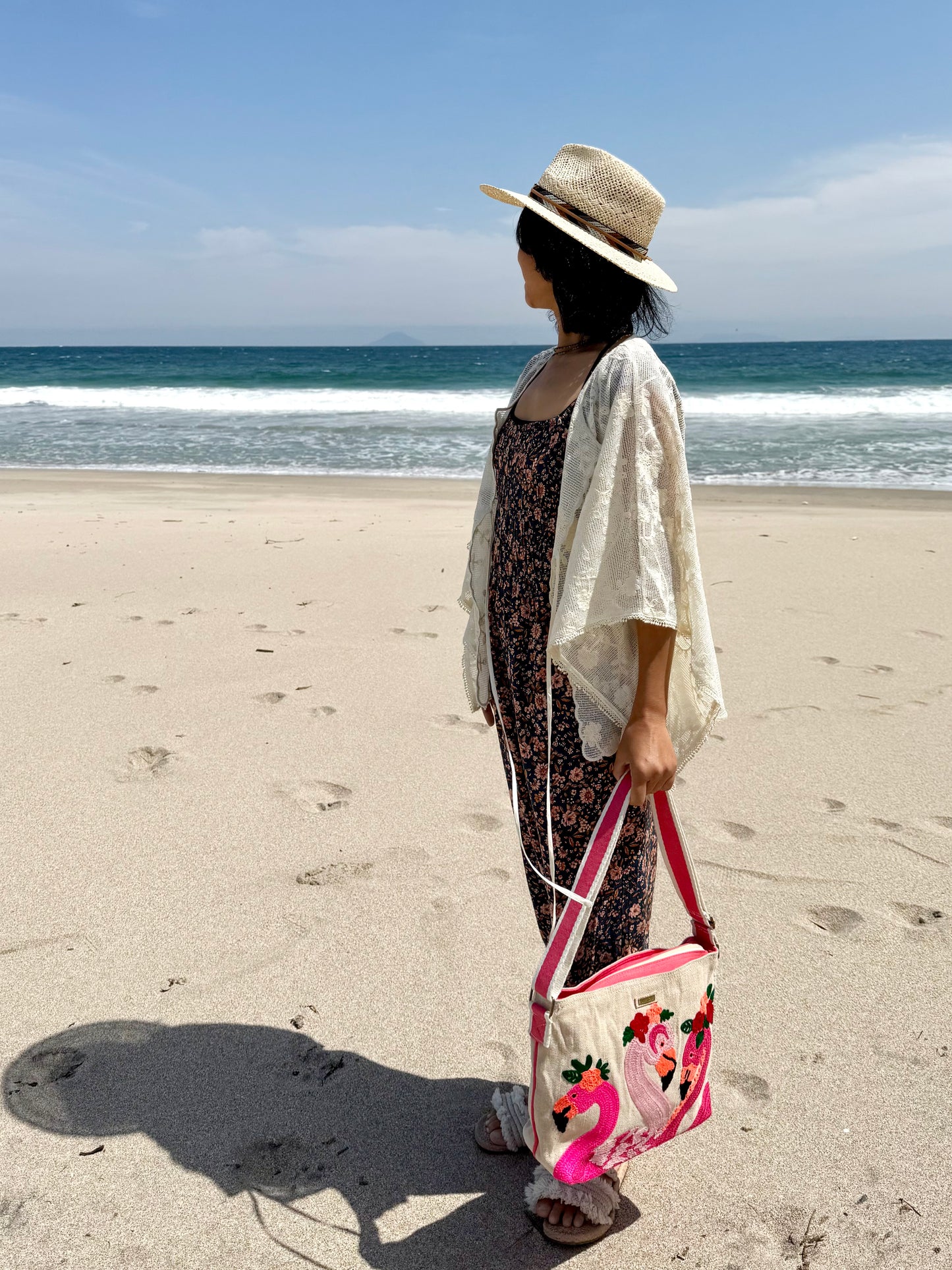 SunNSand フローラルフラミンゴショルダーバッグ