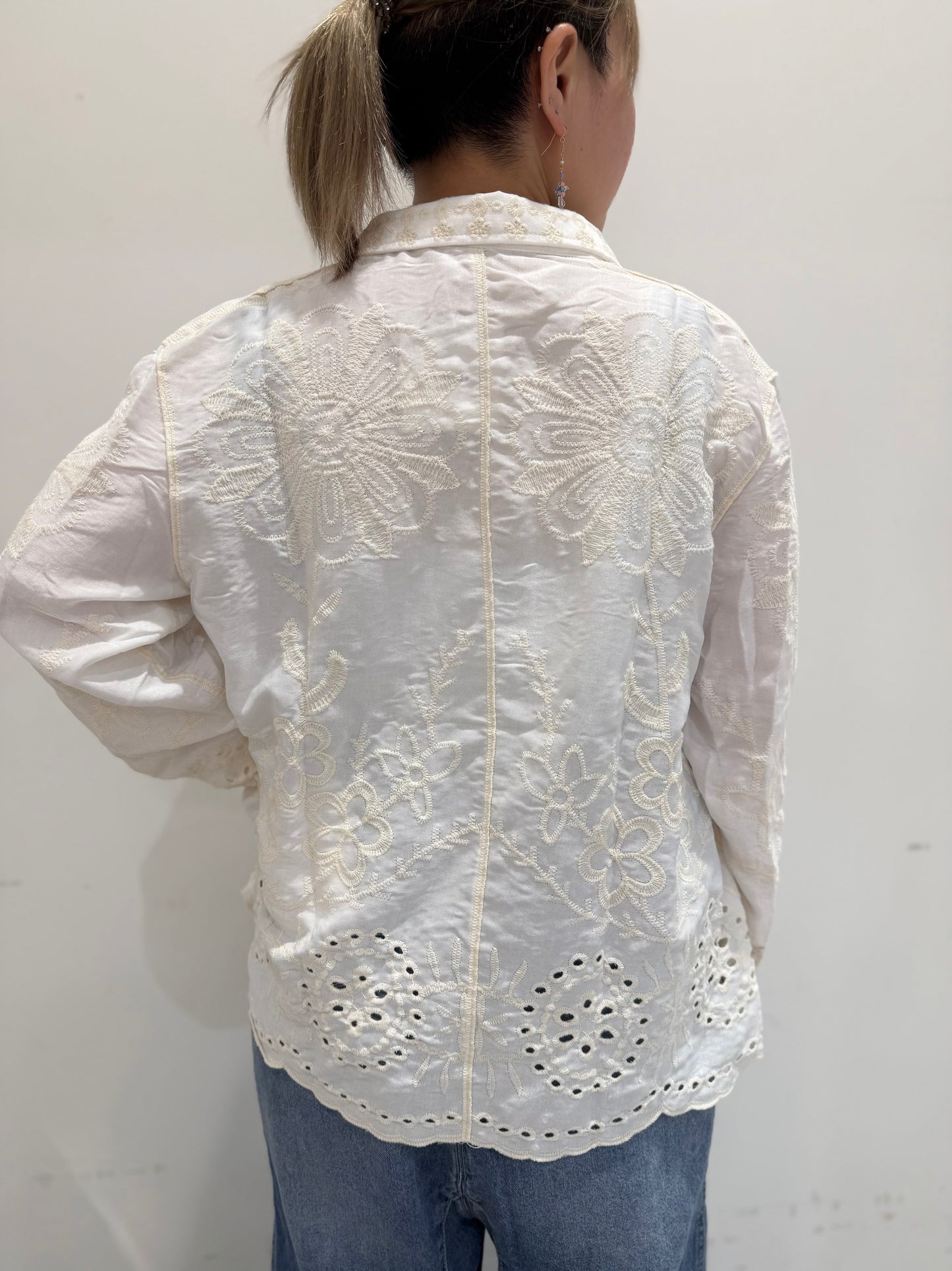 フラワー刺繍 シアーシャツ