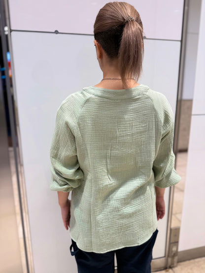 ピーサント Ｖネック刺繍トップス MCCOLIN