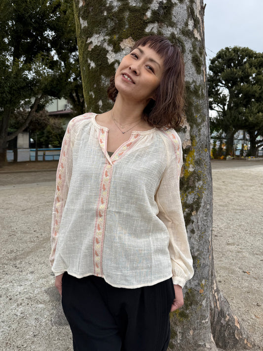 LOVESTITCH   刺繍 スキッパーブラウス