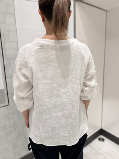 ピーサント Ｖネック刺繍トップス MCCOLIN