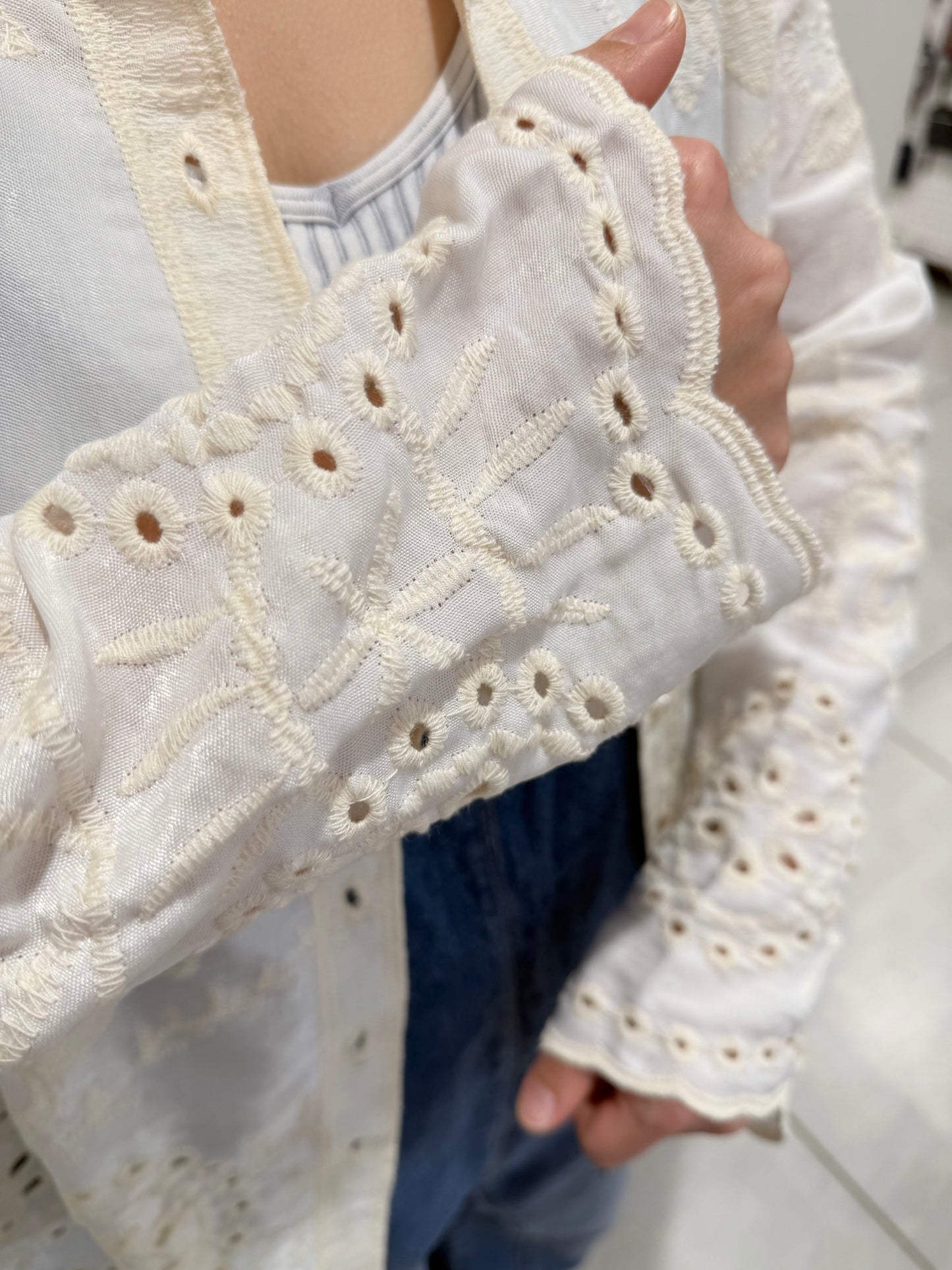 フラワー刺繍 シアーシャツ