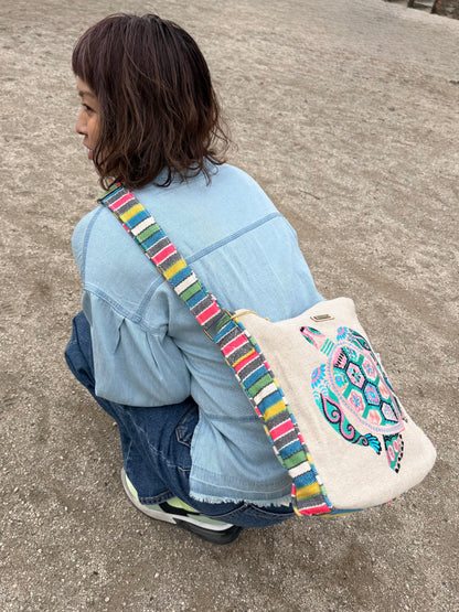 SunNSand ショルダーバッグ ウミガメ曼荼羅刺繍