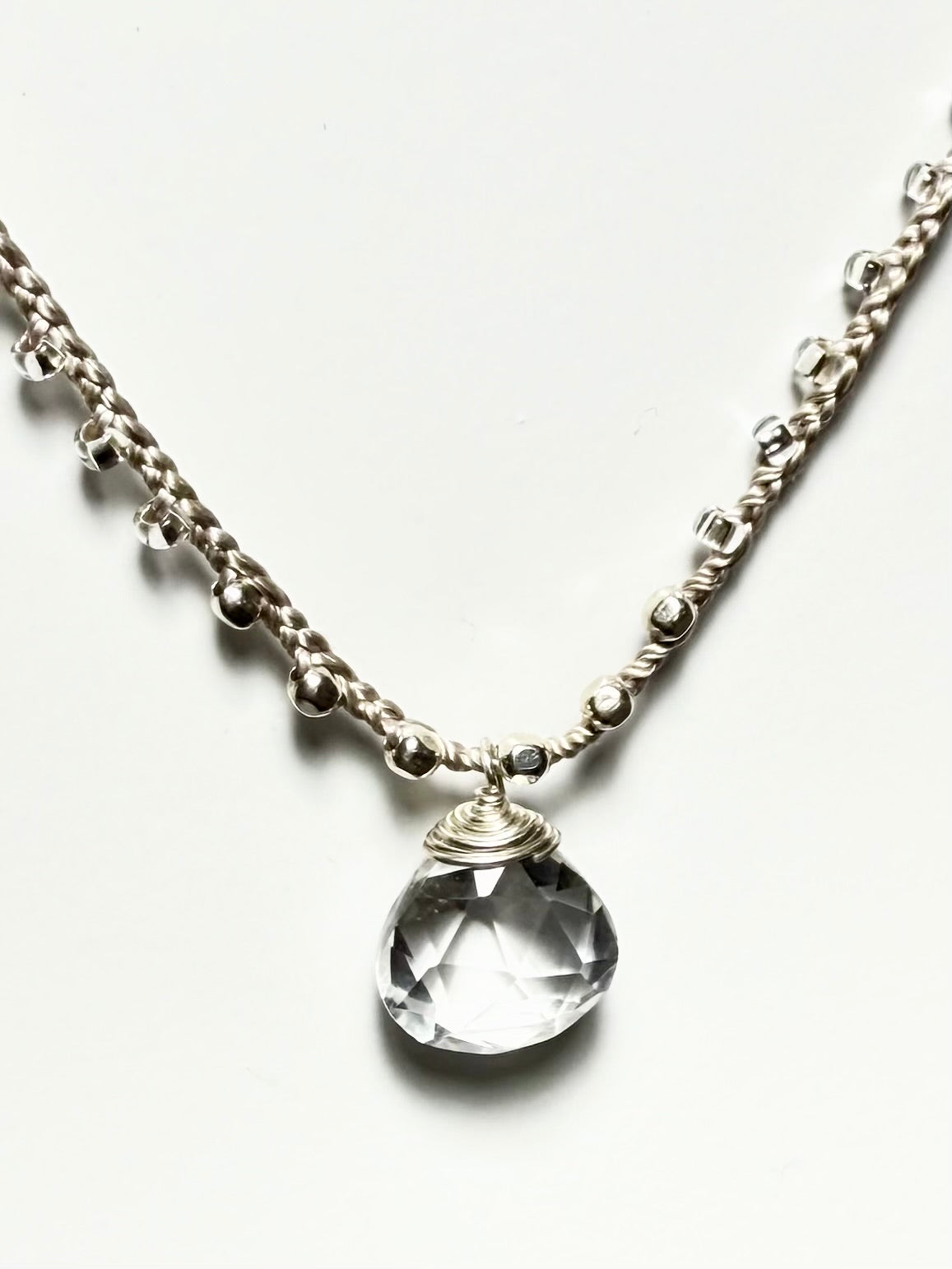 マチュピチュジュエリー【クォーツ/SV925】 ライトグレーシルクスレッドネックレス