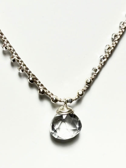 マチュピチュジュエリー【クォーツ/SV925】 ライトグレーシルクスレッドネックレス