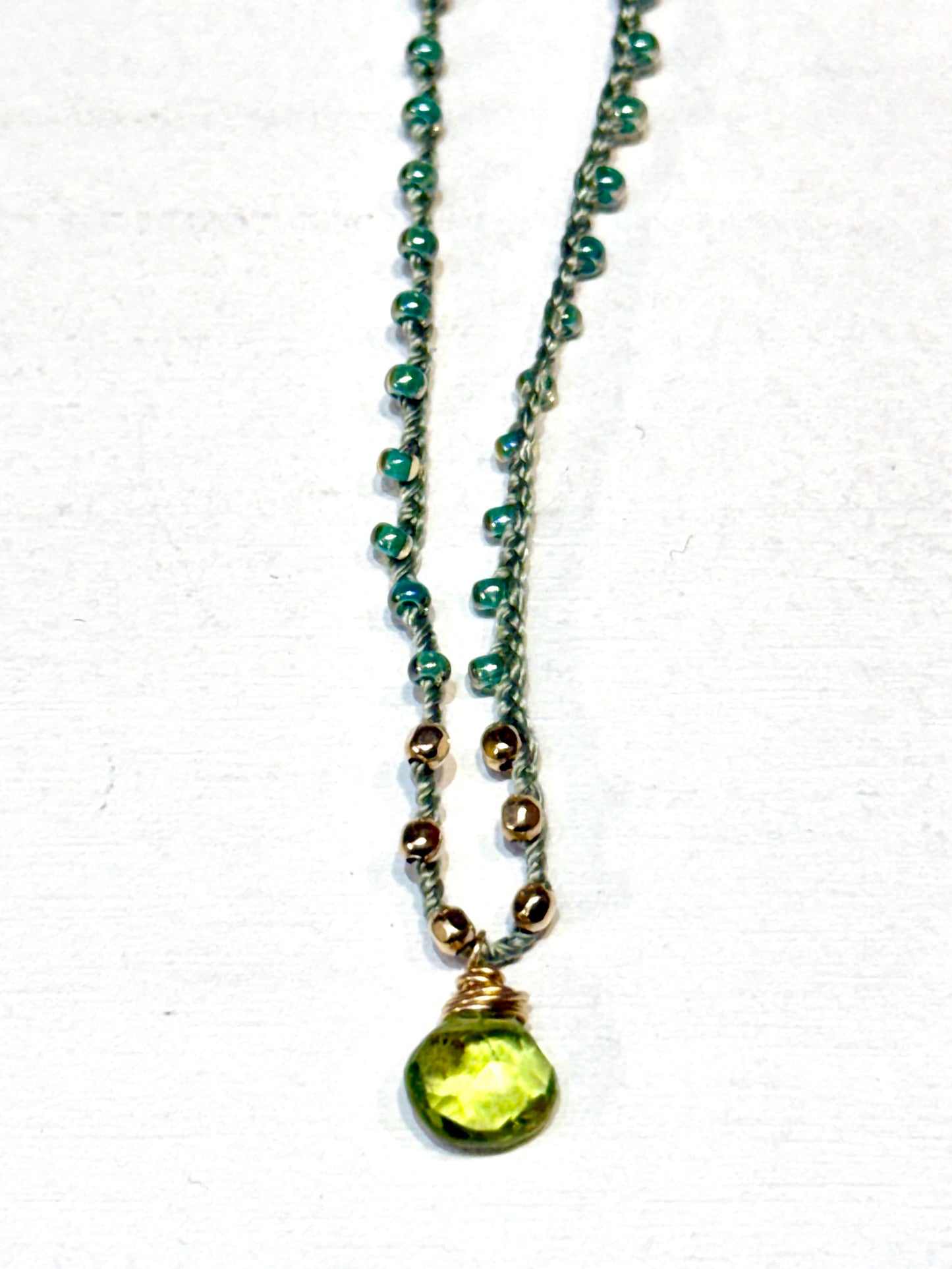 マチュピチュジュエリー【ペリドット/14kgf】 ライトグリーンシルクスレッドネックレス クリアブルービーズ (コピー)