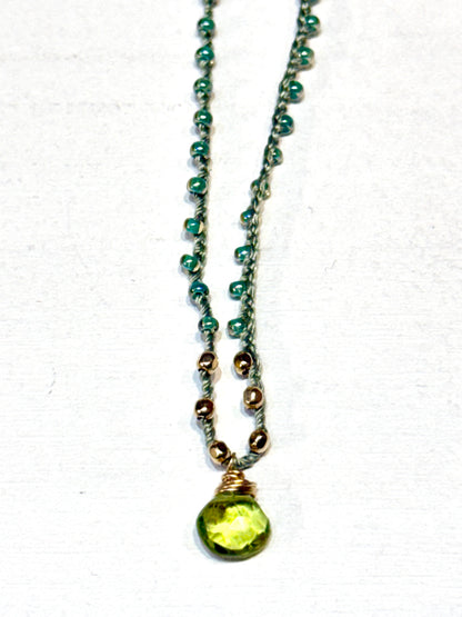 マチュピチュジュエリー【ペリドット/14kgf】 ライトグリーンシルクスレッドネックレス クリアブルービーズ (コピー)