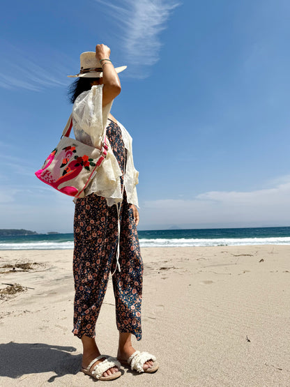 SunNSand フローラルフラミンゴショルダーバッグ