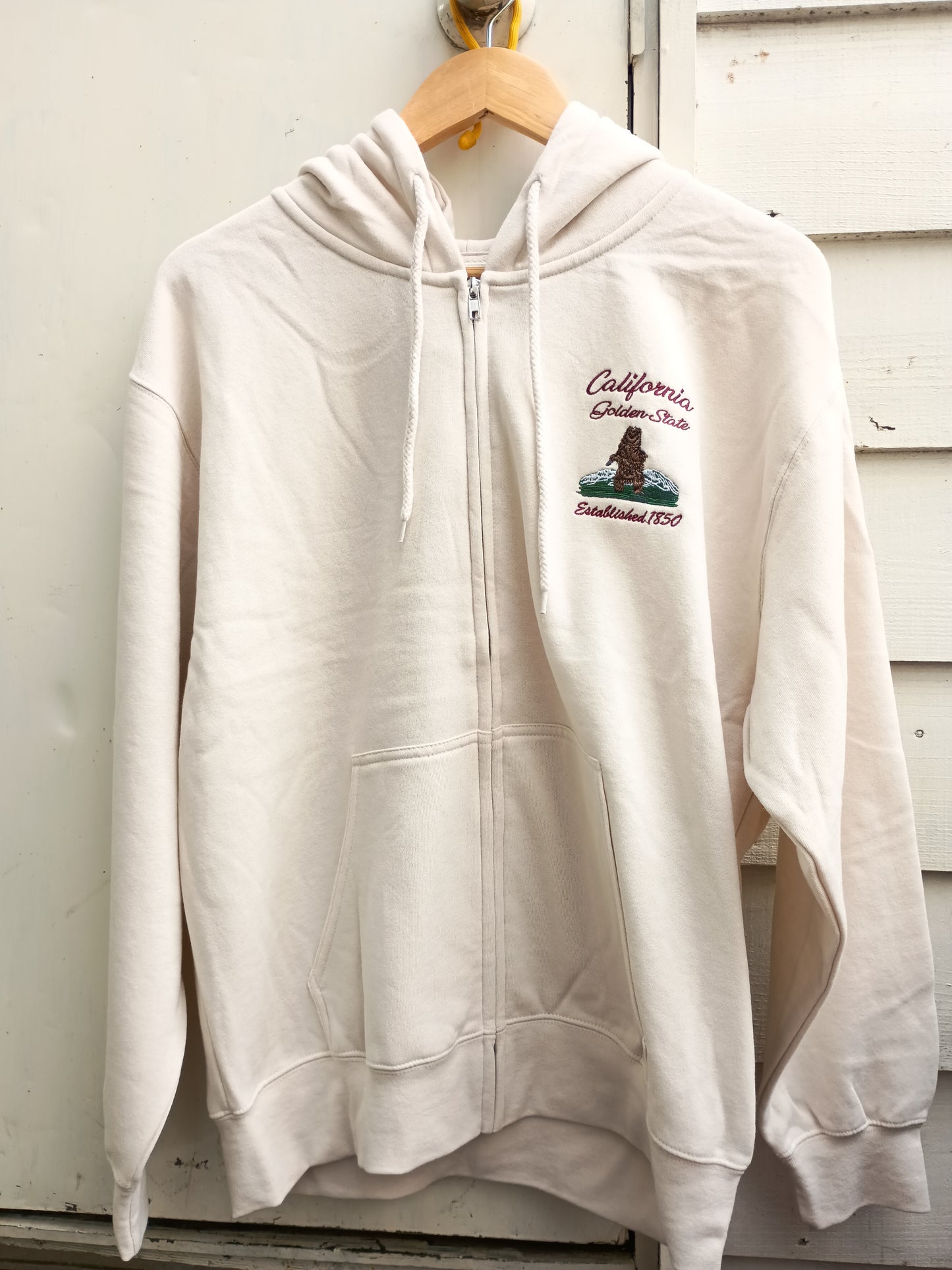 カリフォルニア刺繍 ゆったりジップアップフーディー
